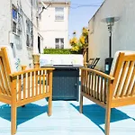 Charming La 2 Bedroom For Your Home Away From Home