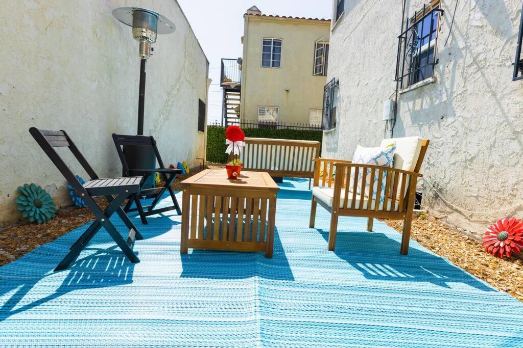 Charming La 2 Bedroom For Your Away From Apartment